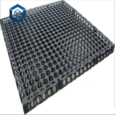 Drainage cell for roofing or deck drainge system